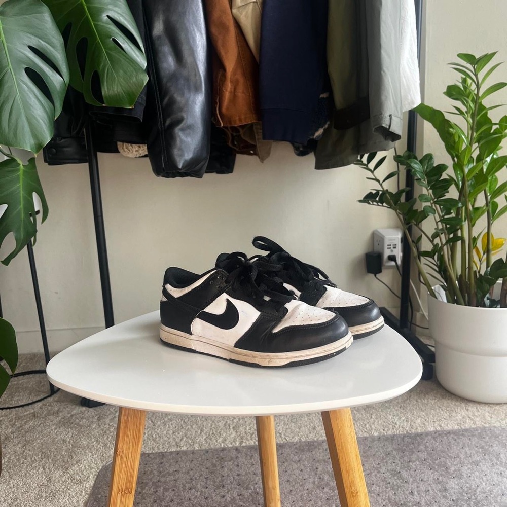 Nike Dunk Low black and white trainers (Panda). Size 2.5y